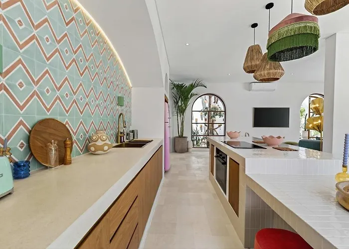 Little Castle 4br Mediterranean Retreat In
